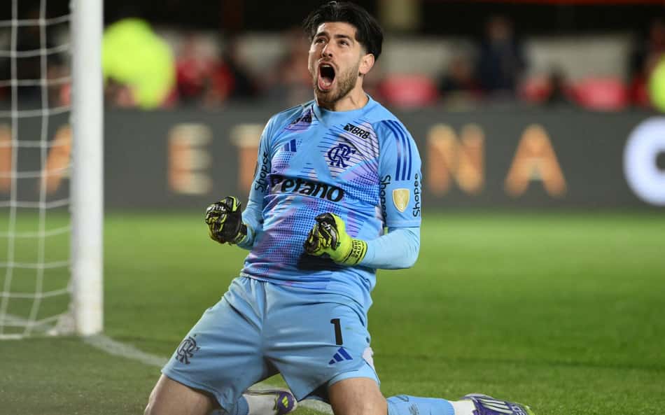 Em retorno a La Plata, Rossi tem noite de protagonismo em classificação do Flamengo