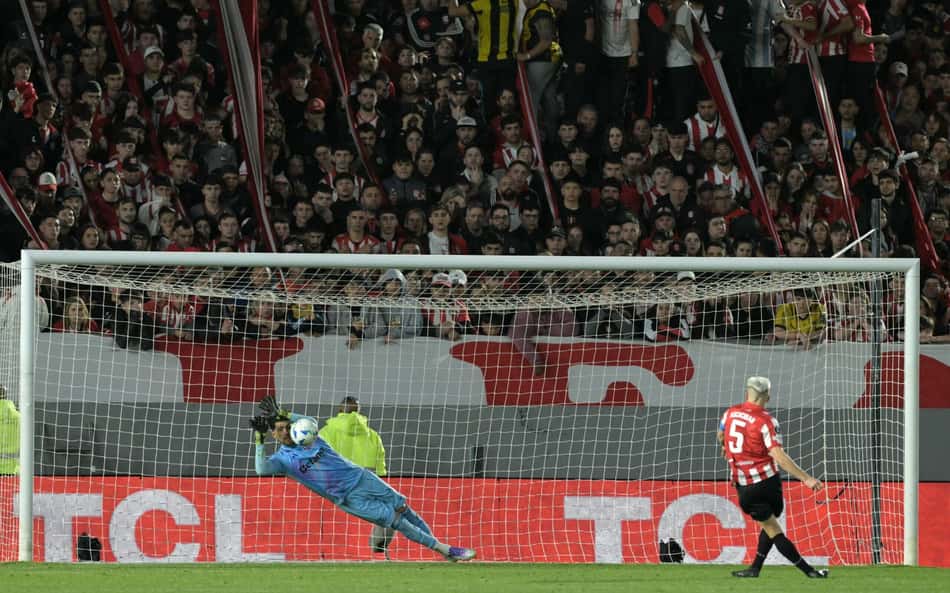 De vilão a herói, Rossi leva o Flamengo à semifinal da Libertadores