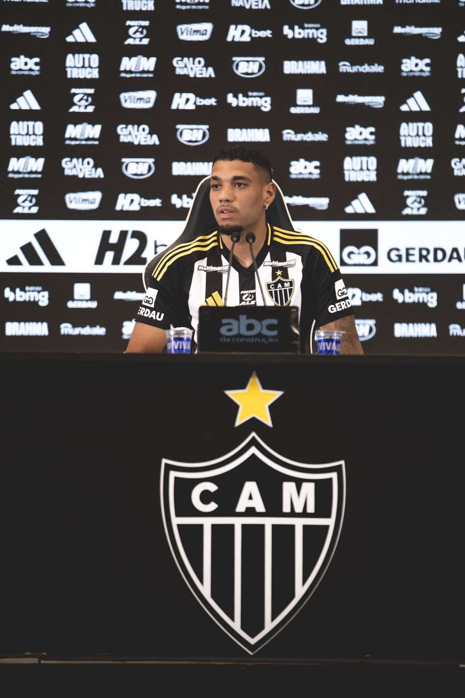 Ruan Tressoldi na apresentação no Atlético-MG