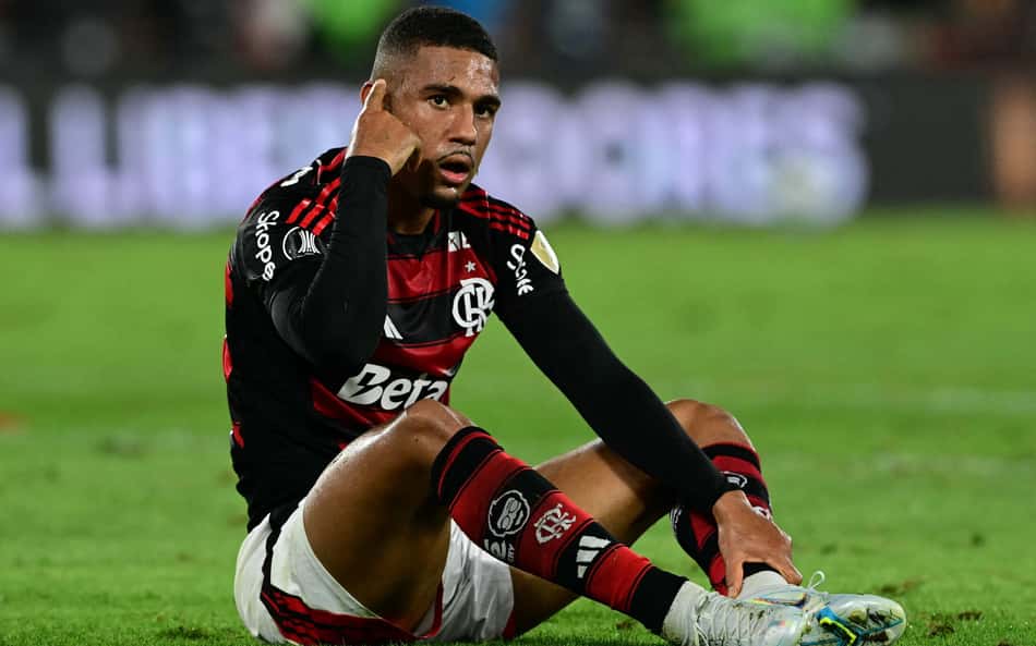 Jornalista vê erro de arbitragem em Flamengo x Estudiantes: 'Lance clássico'