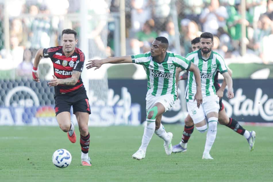 Saúl durante vitória do Flamengo contra o Juventude (Foto: Gilvan de Souza/Flamengo)