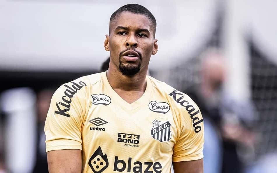 Conheça o goleiro que pode ganhar espaço pelo Santos em clássico após lesão de Brazão