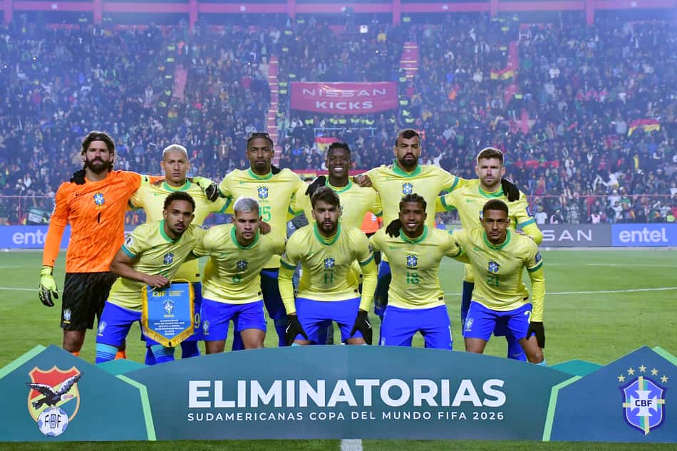 Jogadores da Seleção Brasileira antes de partida contra a Bolívia (Foto: Daniel Miranda/AFP)
