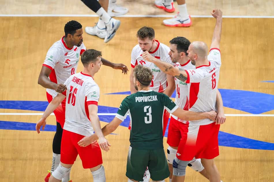 Seleção da Polônia comemora vitória sobre a Turquia no Mundial de Vôlei masculino (Foto: Volleyball World)