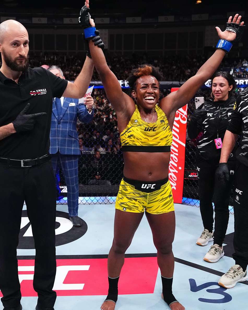 Burguesinha em ação no UFC (Foto: Reprodução Instagram Alexia Thainara)