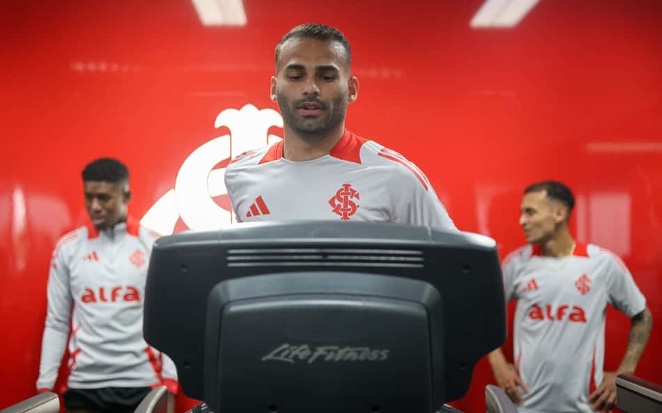 Treinos do Internacional têm boas notícias para Roger Machado