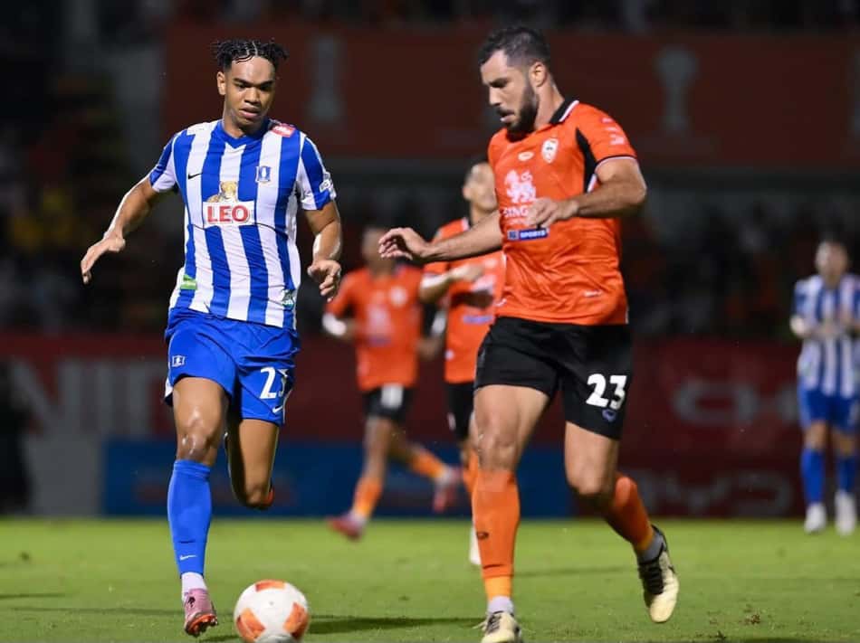 Victor Cardozo em ação pelo Chiangrai United (Foto: Divulgação)
