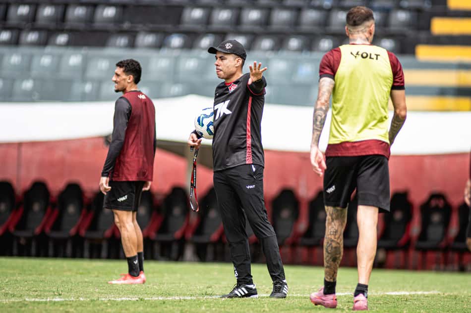 Jair Ventura comanda treino do Vitória (Foto: Victor Ferreira / EC Vitória)