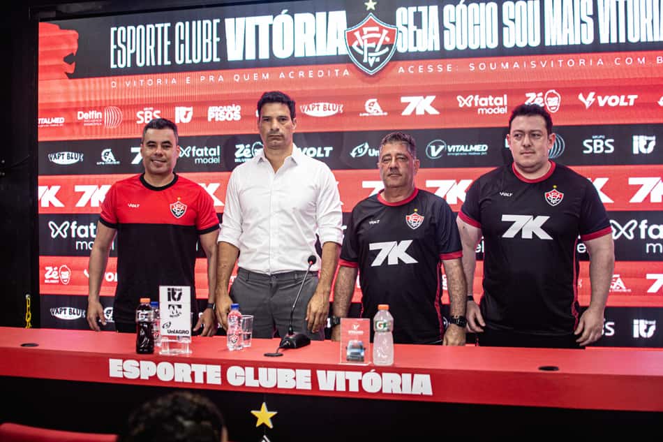 Nova comissão técnica do Vitória é apresentada no Barradão (Foto: Victor Ferreira / EC Vitória)