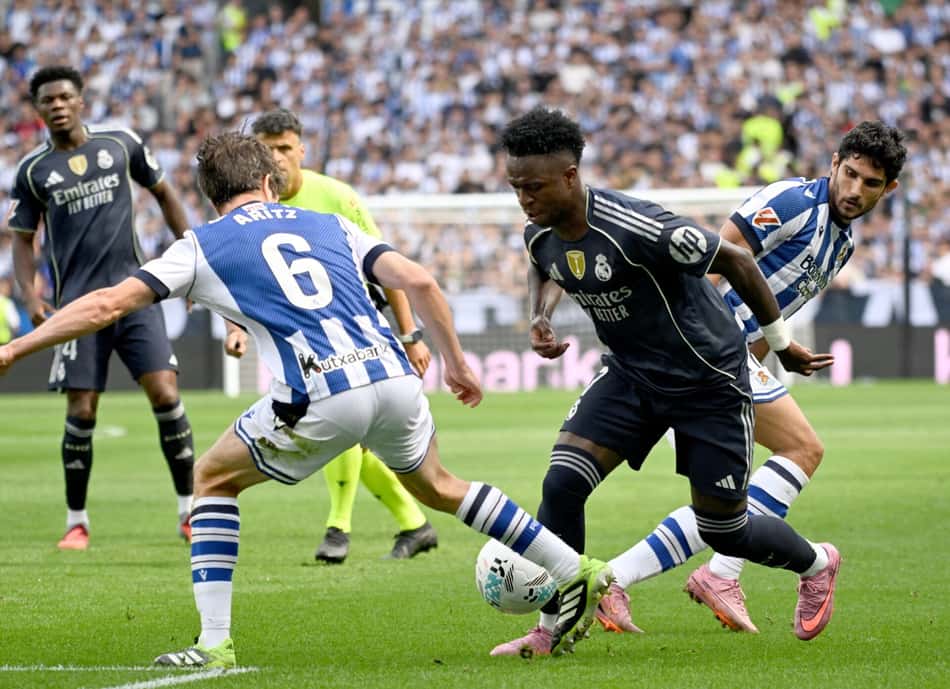 Vini Jr em ação no confronto entre Real Madrid e Real Sociedad (Foto: Ander Gillenea/AFP)