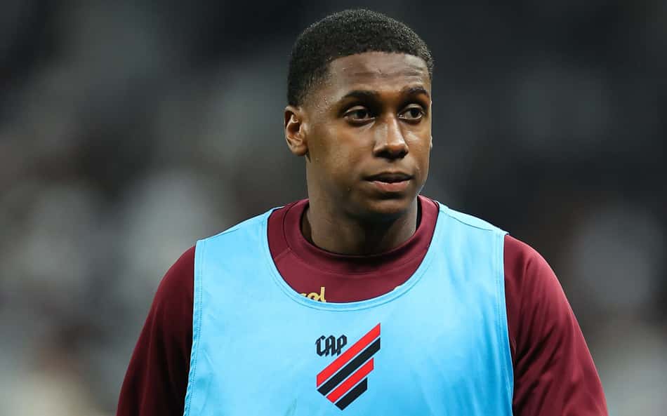 Athletico amplia contrato com jovem promessa e chega a três renovações no mês