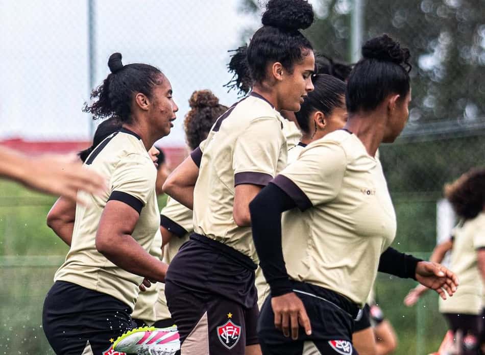 Jogadoras do Vitória em preparação para enfrentar a Ferroviária na Copa do Brasil Feminina (Foto: Karla Porto/ECV)