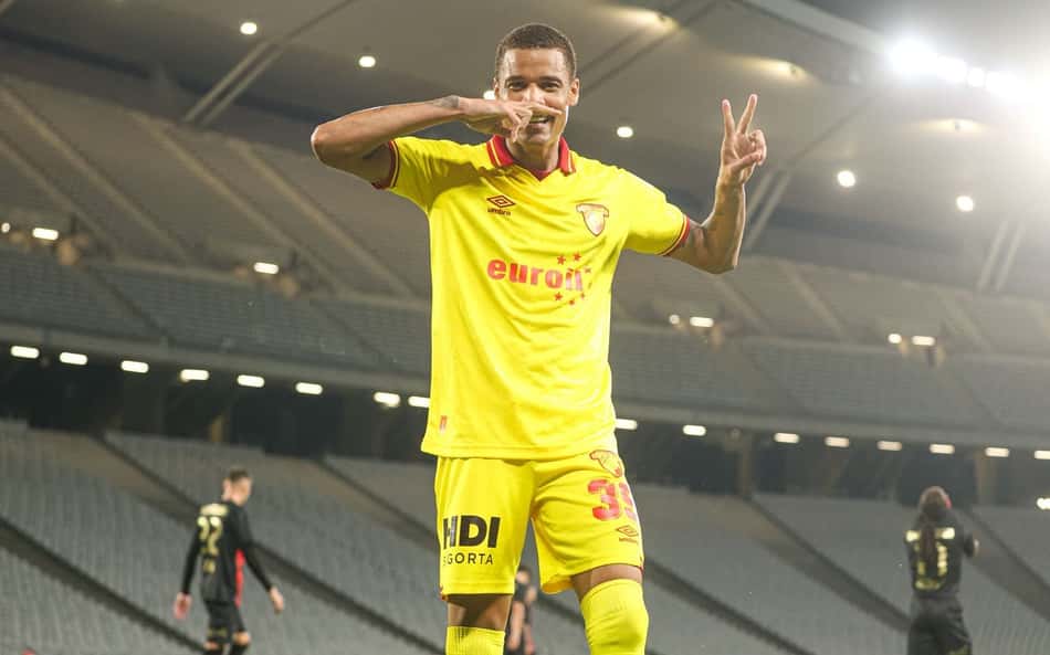 Ex-Botafogo, atacante brilha em início no futebol da Turquia