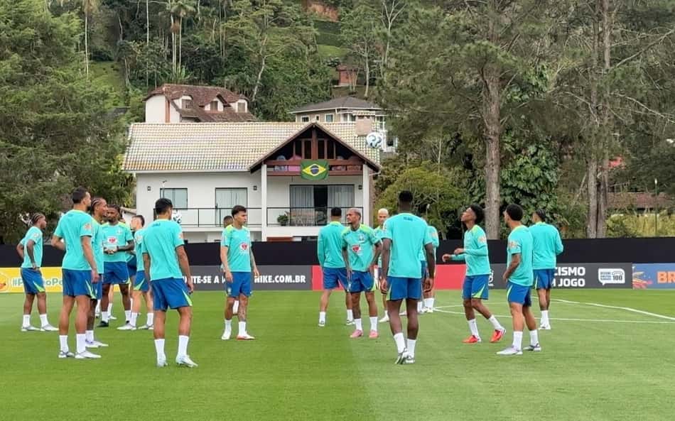 Seleção Brasileira em treino na Granja Comary (Foto: Leonardo Bessa/Lance!)