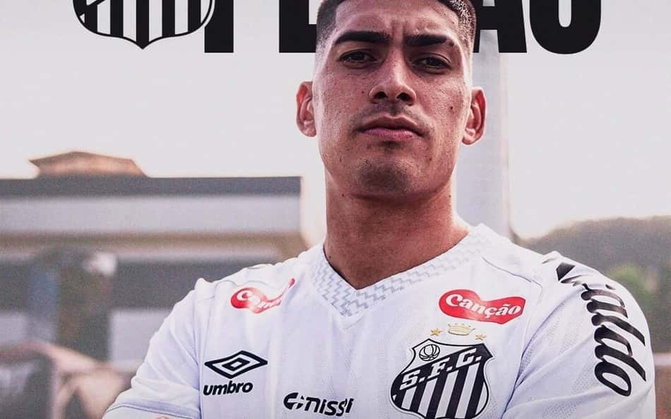 Santos anuncia contratação do zagueiro Adonis Frías