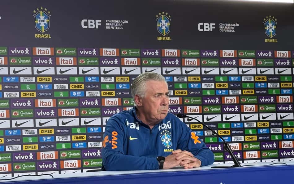 Carlo Ancelotti em entrevista coletiva (Foto: Leonardo Bessa/Lance!)