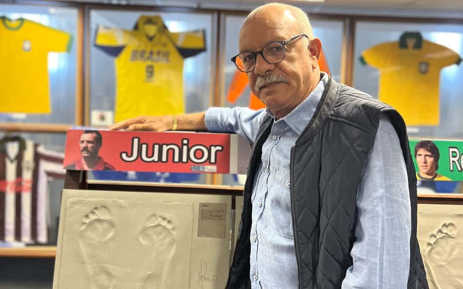 Maestro Júnior recebe homenagem e compartilha histórias da carreira