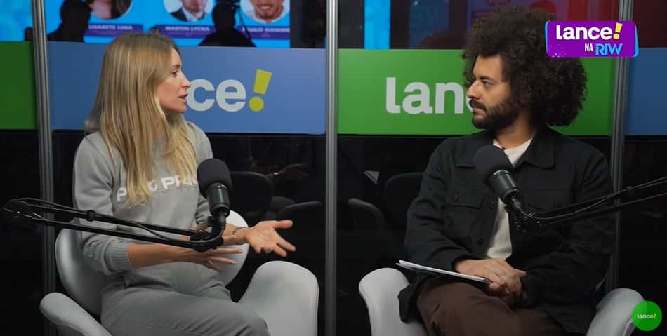 Olivia Richardson, Head de Comunicação e Marketing da PRIO, e Thayuan Leiras, apresentador do LANCE! (Foto: Divulgação)