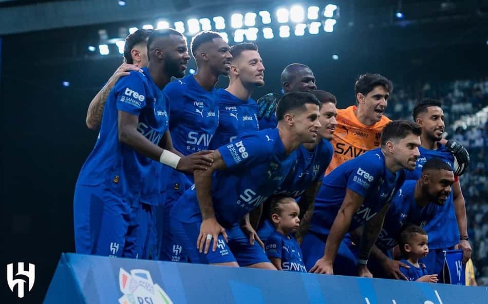 Após ser cortado, Renan Lodi notifica Al-Hilal sobre fim de contrato