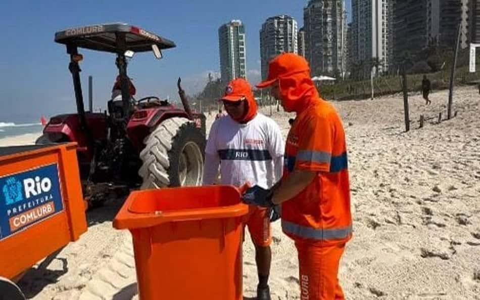 Ídolo do Flamengo vive dia de gari no Rio de Janeiro; entenda