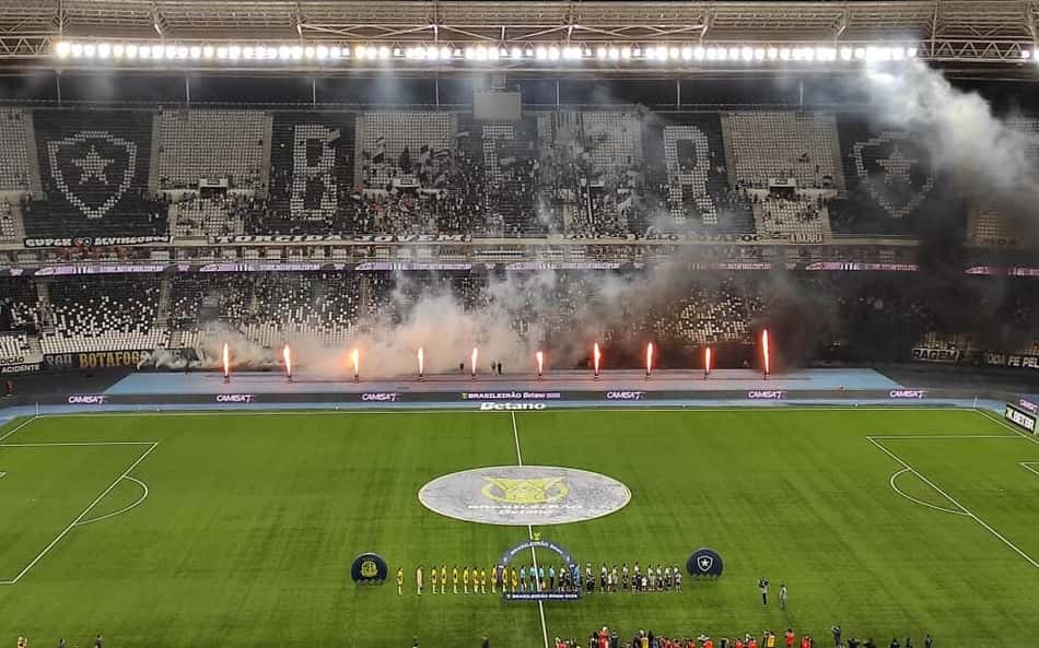 Torcida do Botafogo dá resposta de ruptura e cobrança aumenta