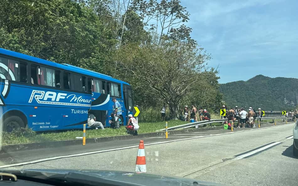 A caminho do Maracanã, torcedores do Flamengo sofrem acidente antes do clássico