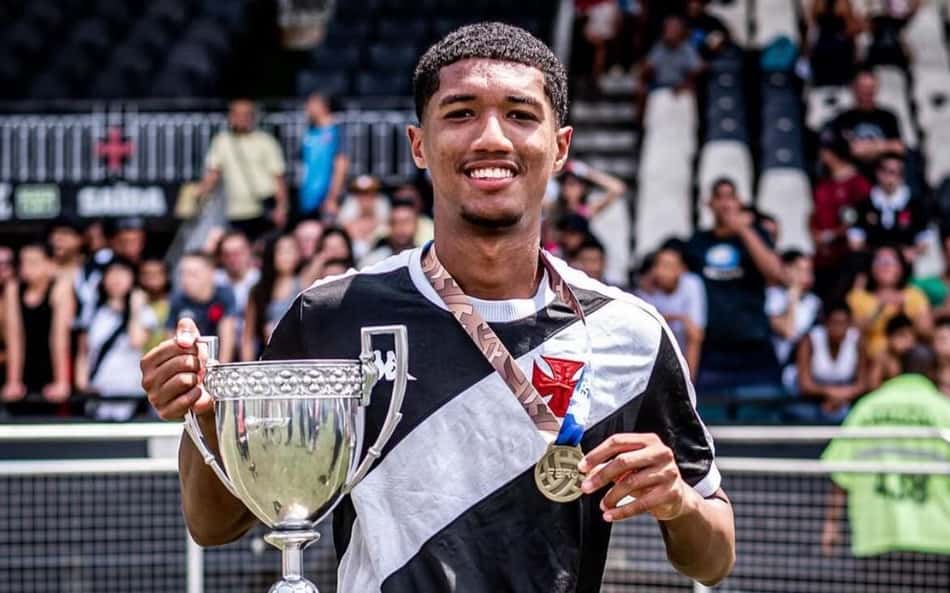 Além de Leandrinho, outro jogador do Vasco se apresenta para treinos da Seleção Sub-20