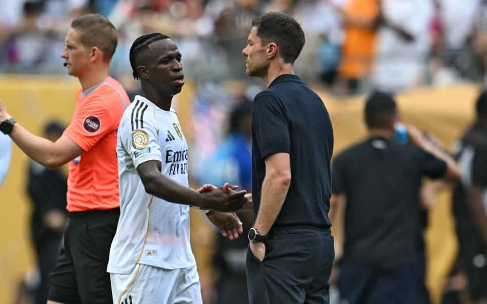 Técnico do Real Madrid se arrepende de decisão sobre Vini Jr: 'Poderia ter esperado'