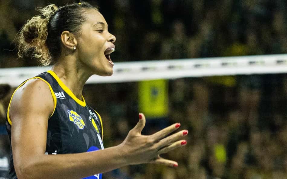 Adenizia avalia mudanças na próxima temporada da Superliga de Vôlei