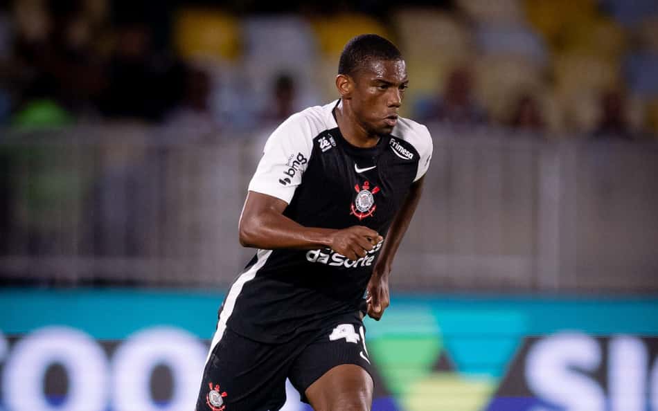 André Luiz celebra estreia no Corinthians: 'Gratificante'