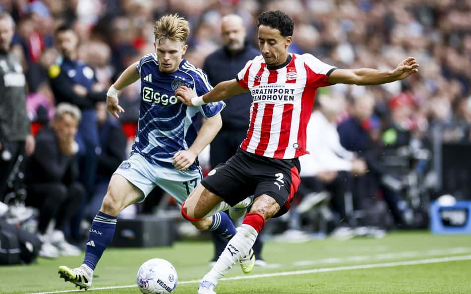 PSV e Ajax empatam em clássico movimentado e mantêm perseguição ao líder na Eredivisie