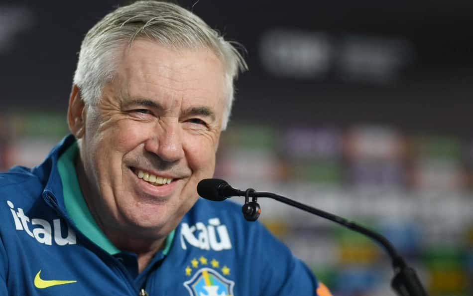 Torcedores do Flamengo reprovam decisão de Ancelotti: 'No morro'