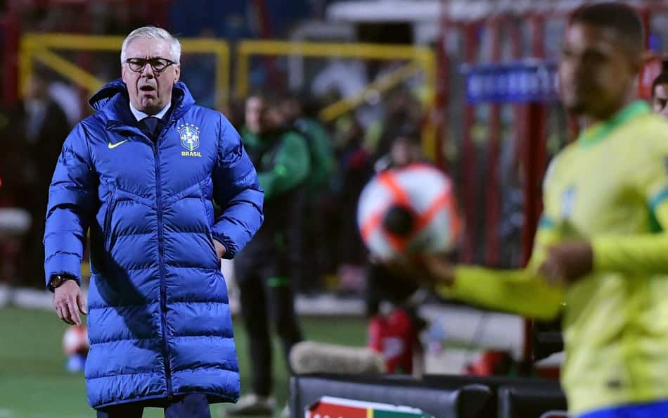 Atitude de Ancelotti com árbitro de Bolívia x Brasil viraliza: 'Espírito brasileiro'