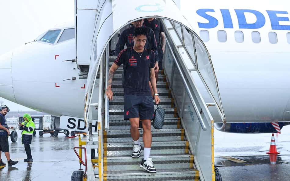 Athletico tem voo cancelado e freta avião para jogo contra a Chapecoense
