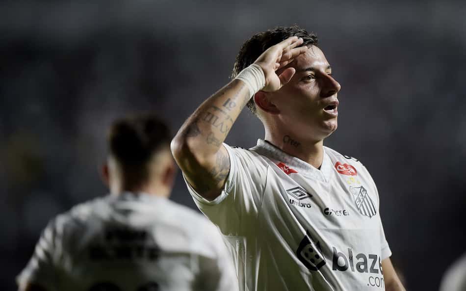 Artilheiro do Santos no Brasileiro, Barreal projeta jogo contra o Grêmio: 'Brigar no ataque'