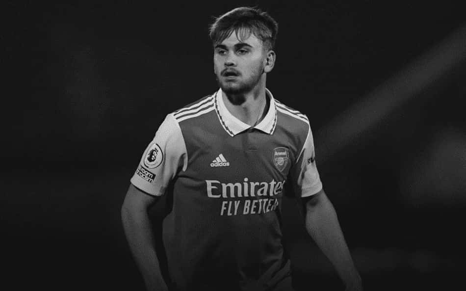 Atacante ex-Arsenal morre após grave lesão cerebral durante partida
