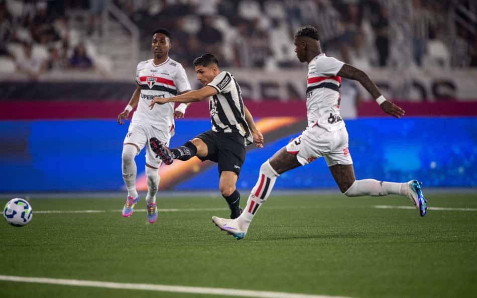 Vidente aponta favorito para São Paulo x Botafogo pelo Brasileirão