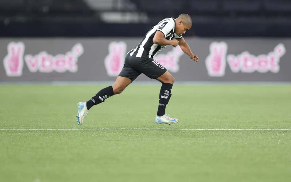 Huguinho, do Botafogo, é convidado para integrar treinos da Seleção Brasileira