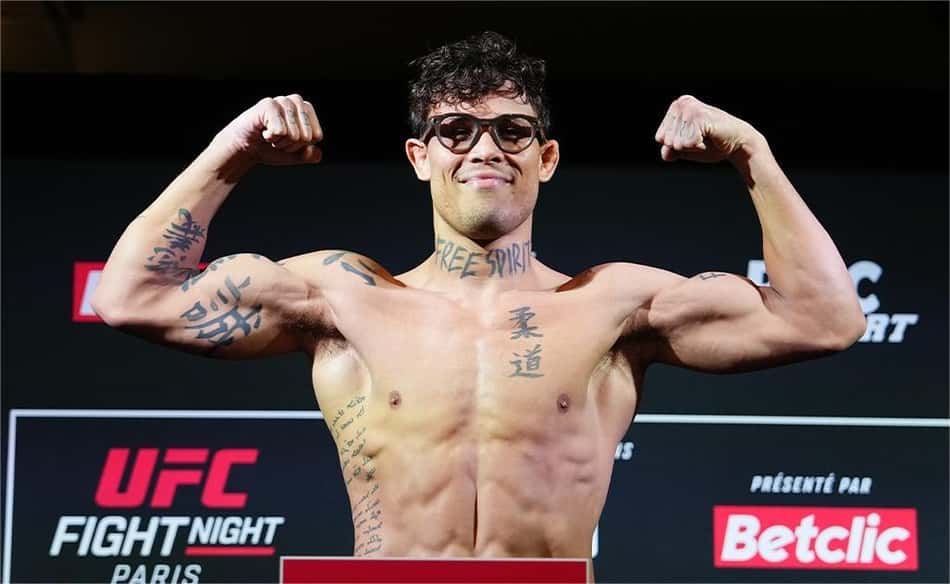Borralho provoca torcida na pesagem do UFC Paris (Foto: Reprodução UFC)