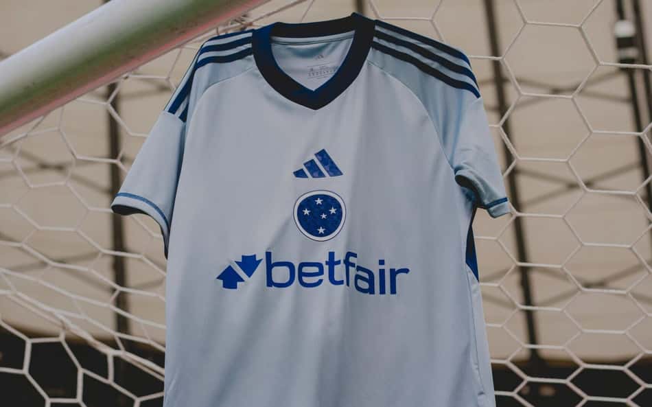 Cruzeiro lança 'camisa de gigantes' para goleiros; veja fotos