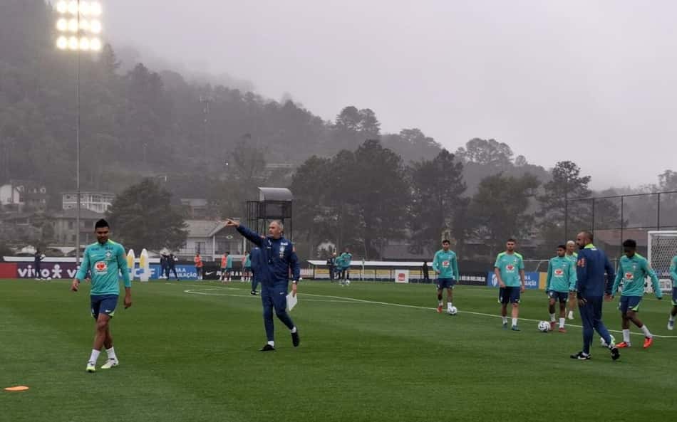 Casemiro e Paul Clement durante primeiro treino da Seleção na Granja Comary