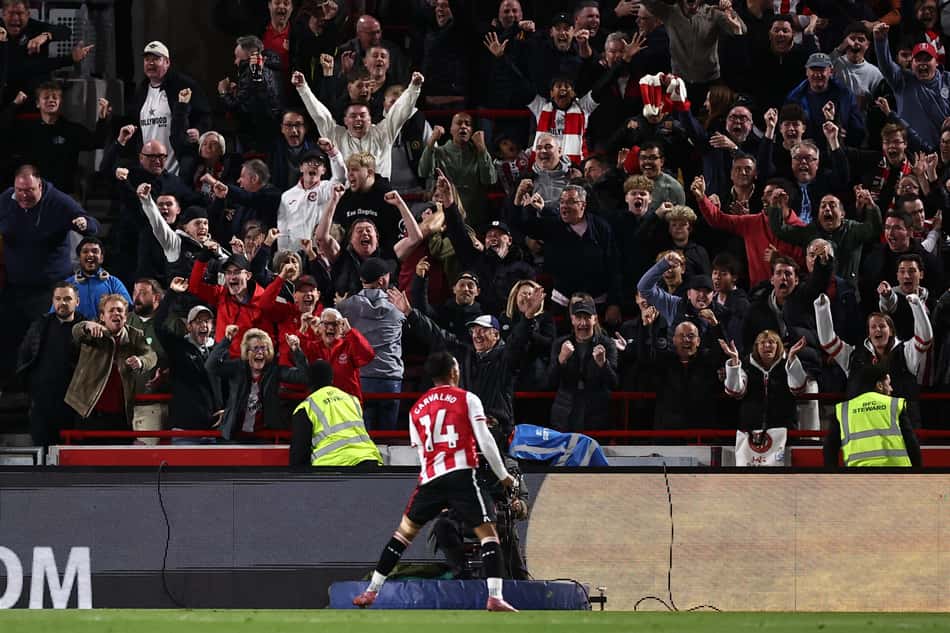 Chelsea e Brentford empataram em 2 a 2, pela Premier League (Foto: HENRY NICHOLLS / AFP)