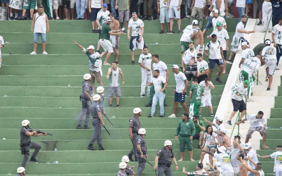 Confusão generalizada marca clássico entre Guarani e Ponte Preta; veja fotos