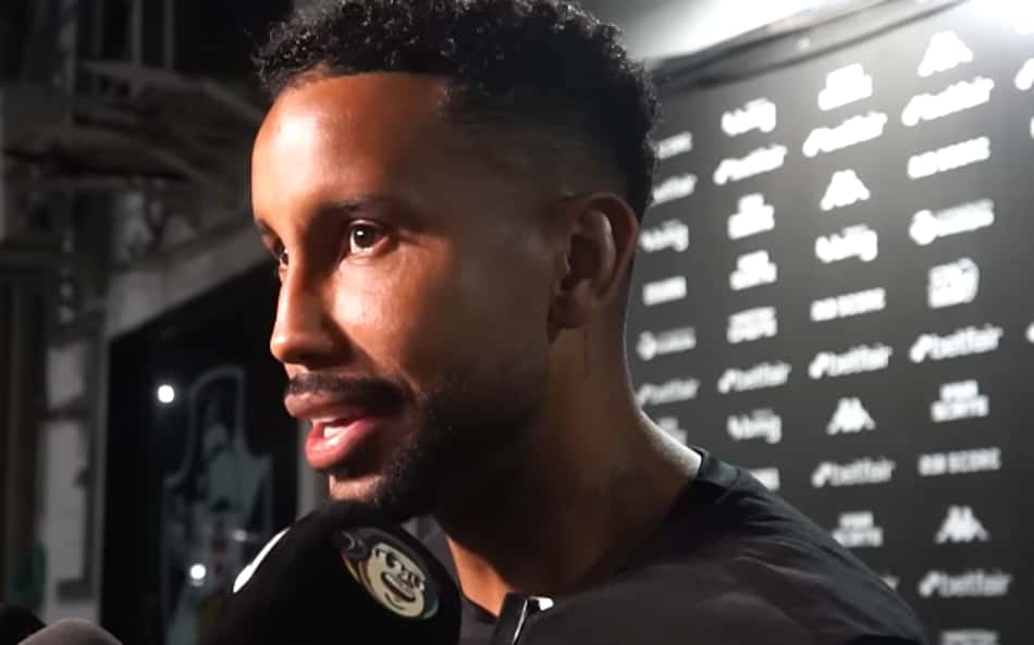 Vasco informa lesão de Jair após atleta deixar o campo contra o Sport
