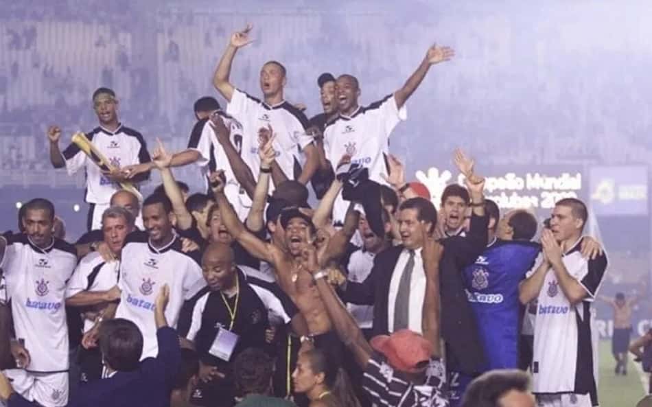 Ídolo do Corinthians anuncia ensaio fotográfico +18: 'Prepare-se'