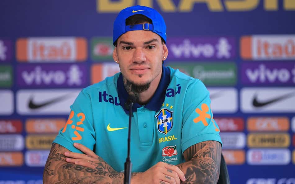 Fenerbahçe dá chapéu em rival e encaminha contratação de Ederson