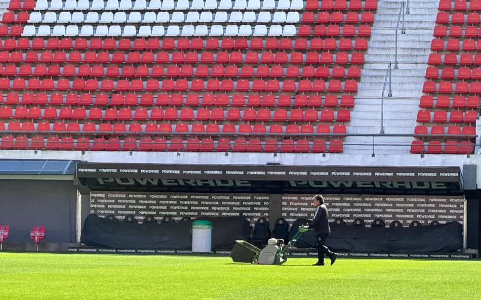 Estádio do Estudiantes passa por últimos ajustes antes do jogo com o Flamengo