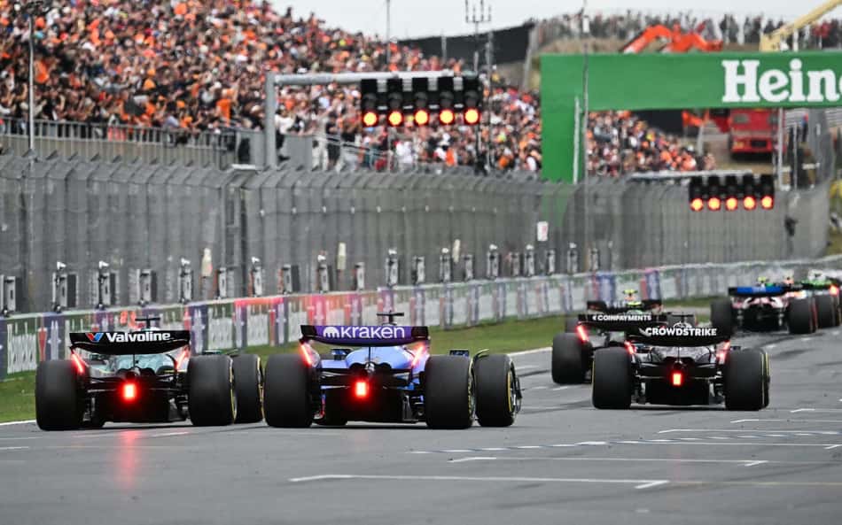 Pilotos da F1 em treino livre do GP da Holanda (Foto: NICOLAS TUCAT / AFP)