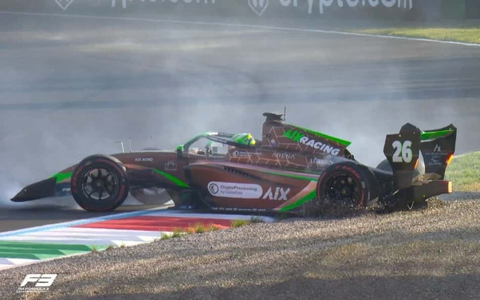 Filho de Rubens Barrichello abandona em estreia na Fórmula 3
