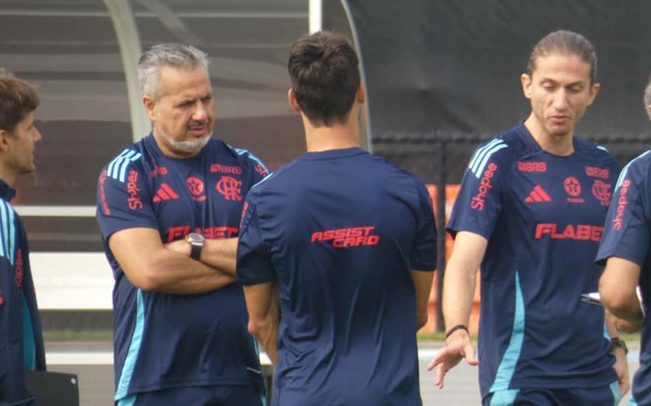 Diretor do Flamengo expõe bastidores de proposta por Filipe Luís e cenário da renovação